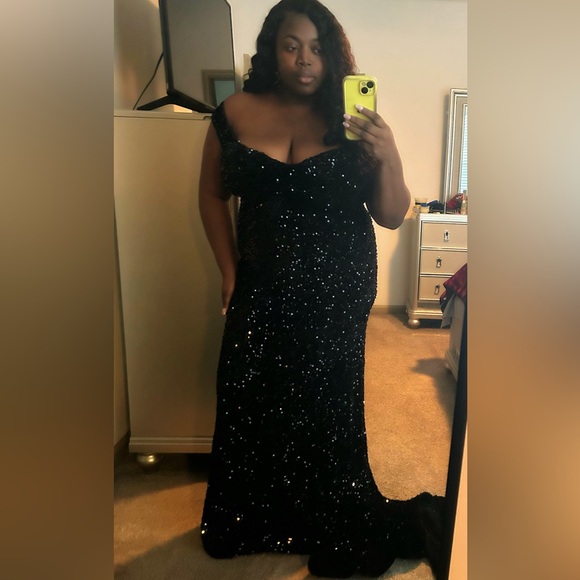 “Alora” Black Sequin Maxi Gown - Picture 3 of 3